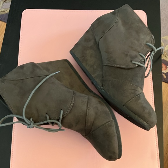 Ankle booties - Picture 2 of 7